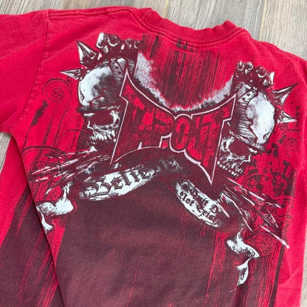 2000s Y2K Tapout red baby tee size M